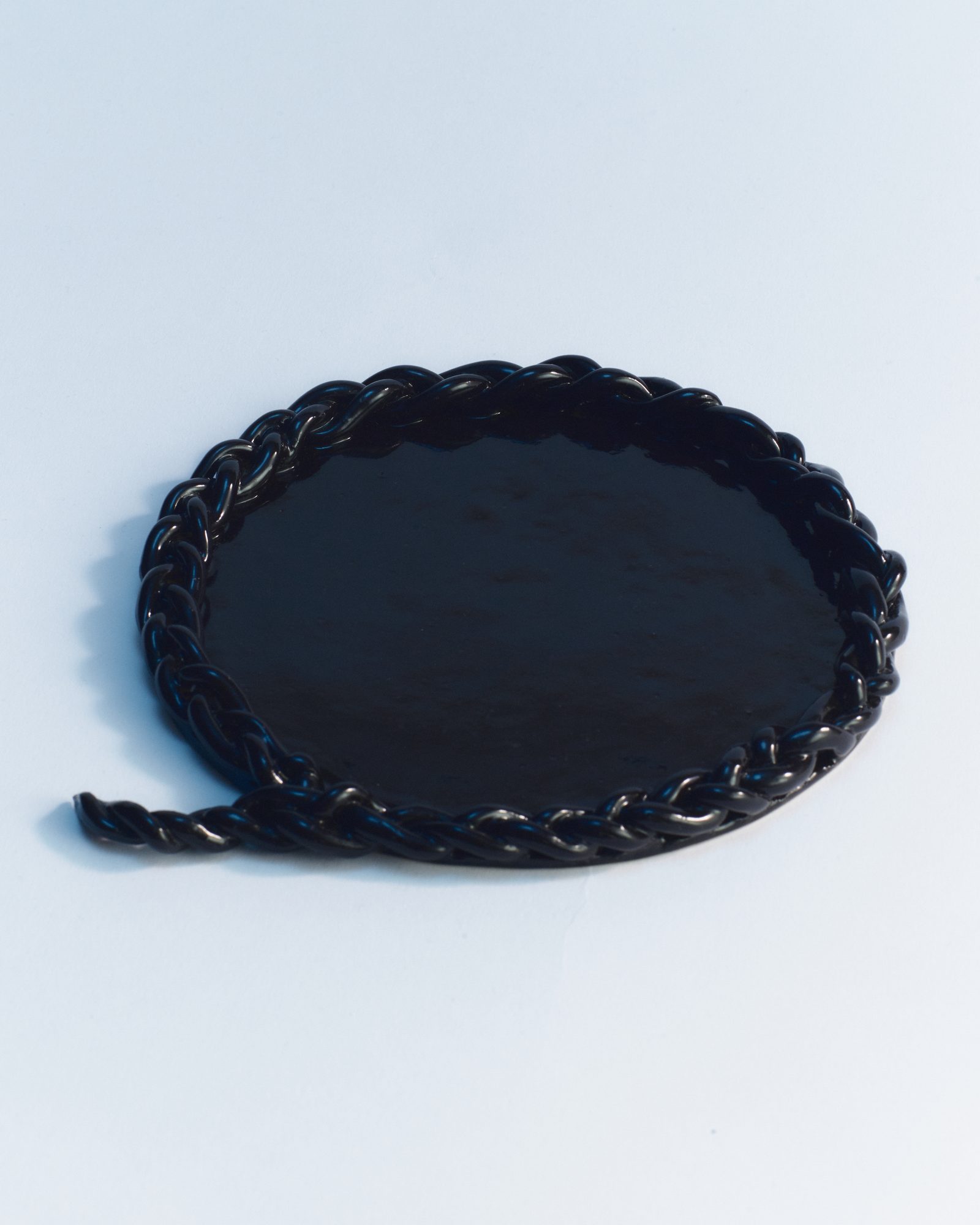 Ceramic tray with braided iron edge